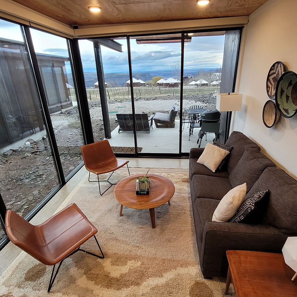 Best-Airbnb-Near-The-Gorge-Stay-Close-to-the-Music-Living-Room